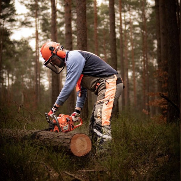 Pushback and pull-in are serious dangers from chainsaws for users